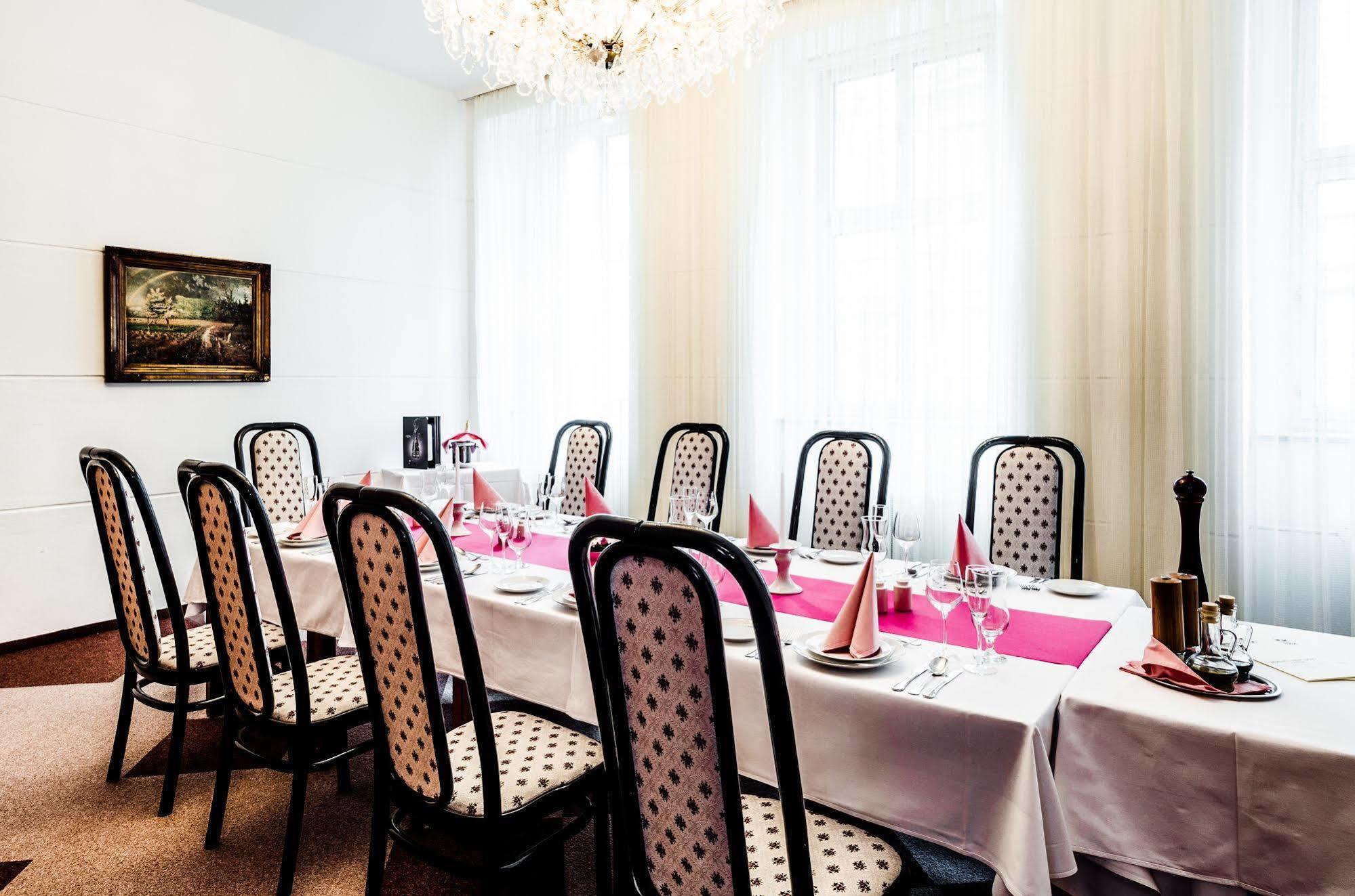 Hotel Slavia Brno Bagian luar foto
